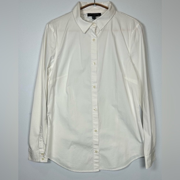 Romantic Banana Republic White Button Up with Lace Detail in the Back. Size 12. - Picture 2 of 7